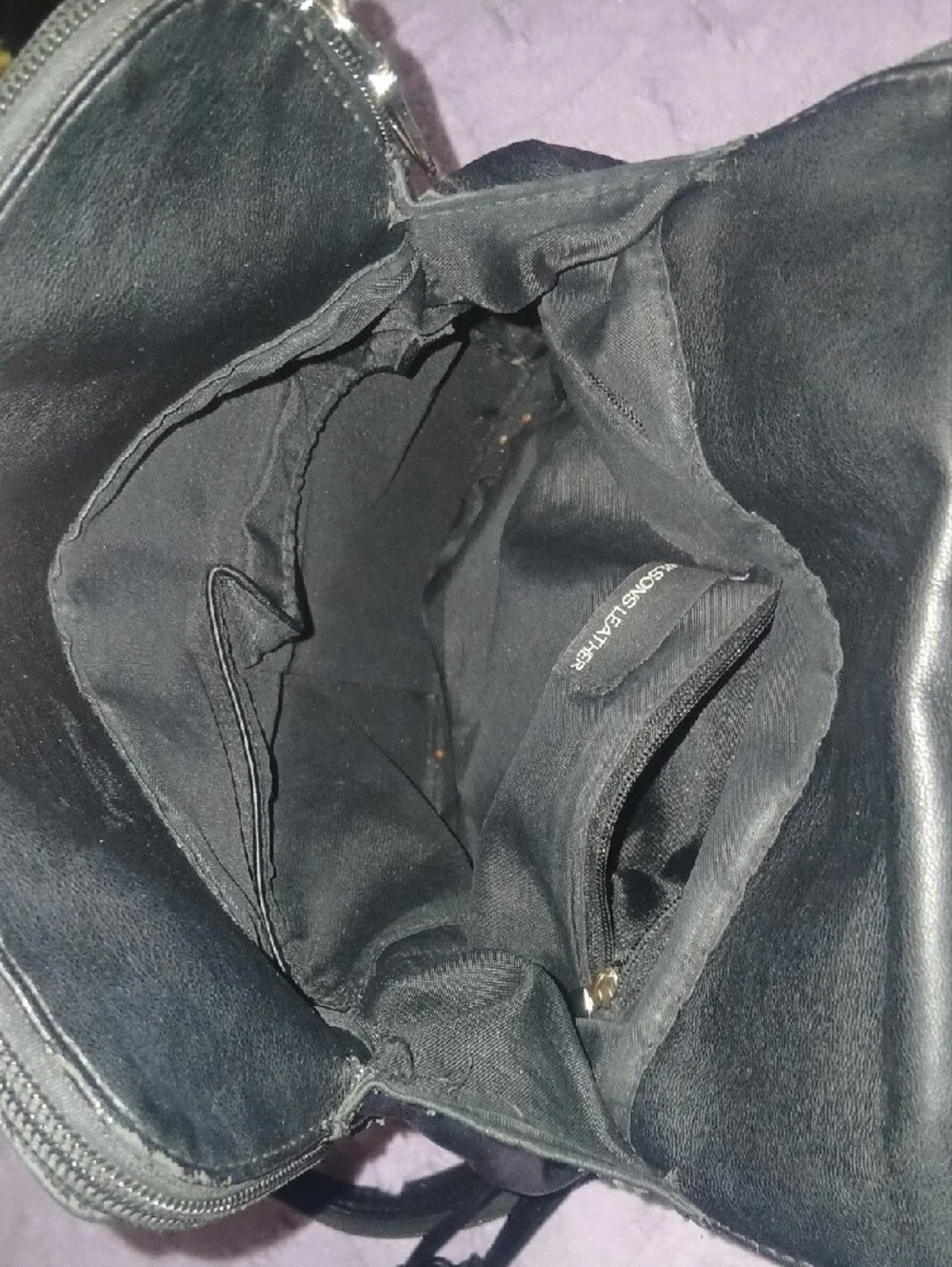 Wilsons Leather Y2K Vintage Black Leather Backpack Broken Magnetic Snap